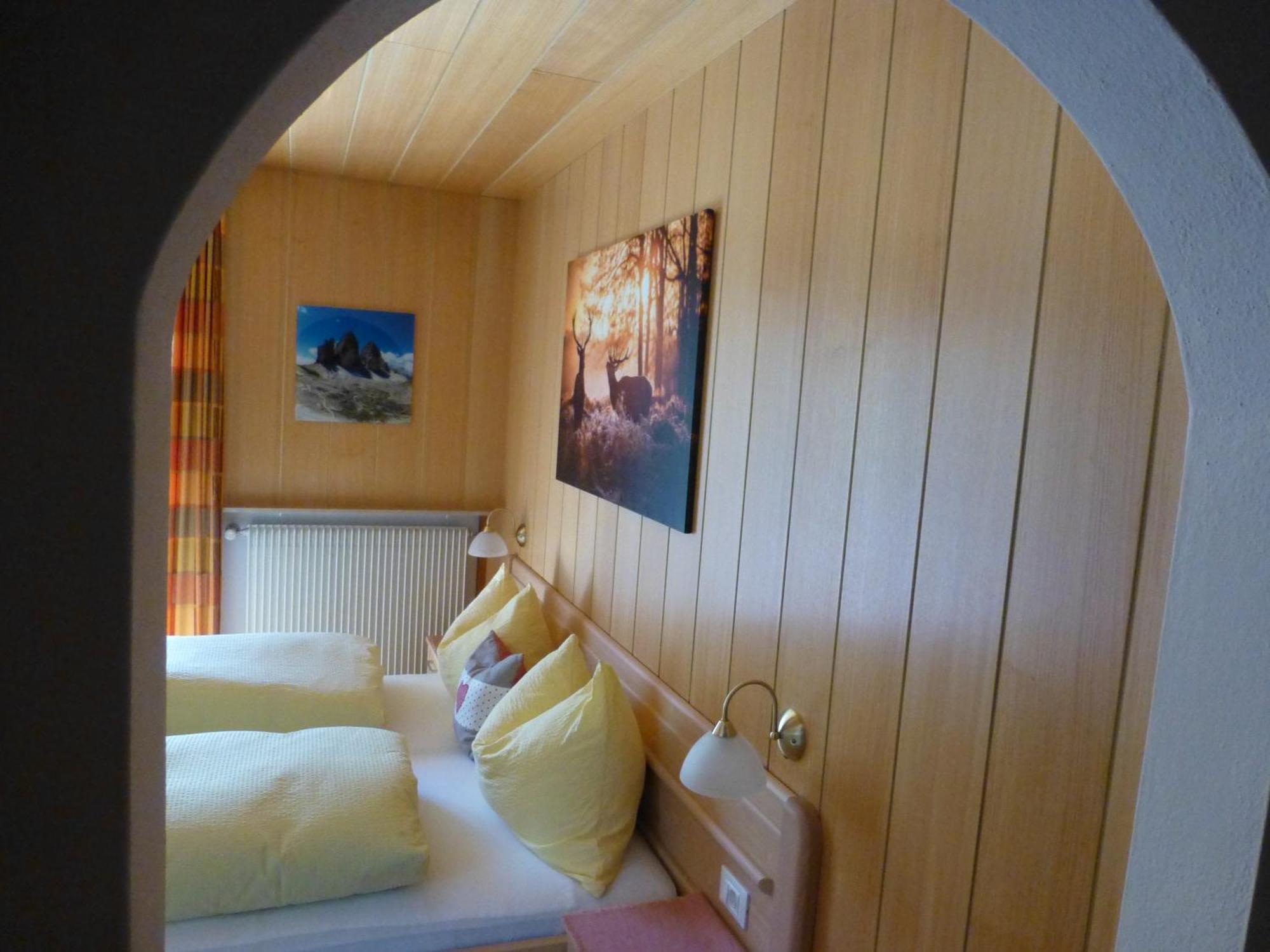 Garni Helfer Bed & Breakfast Dobbiaco Exterior photo