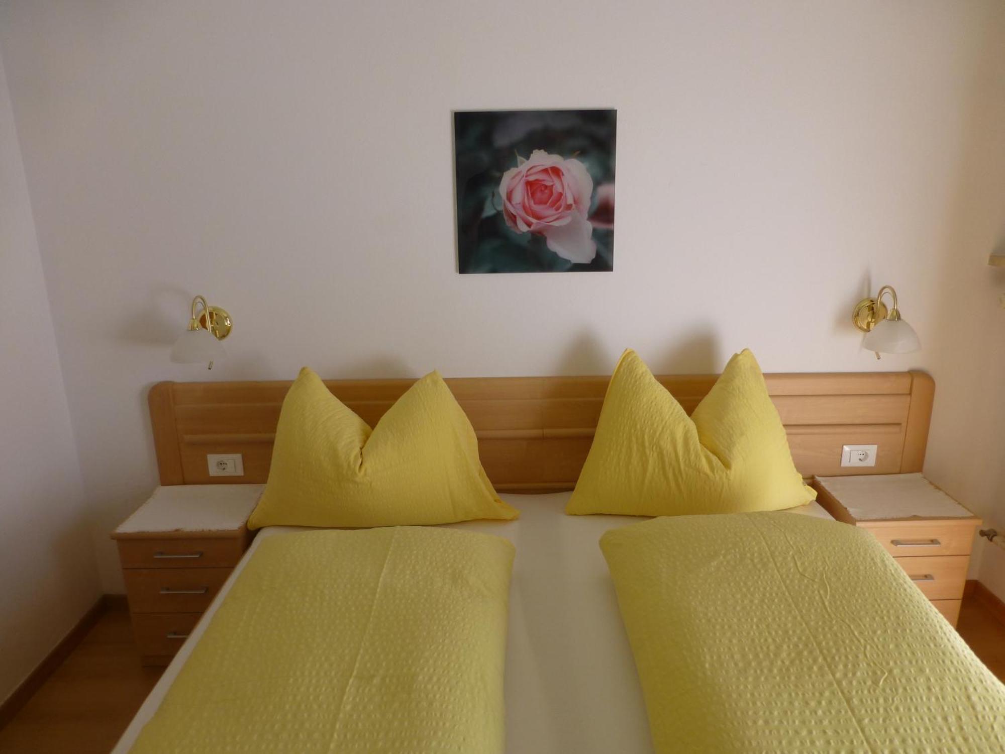 Garni Helfer Bed & Breakfast Dobbiaco Exterior photo