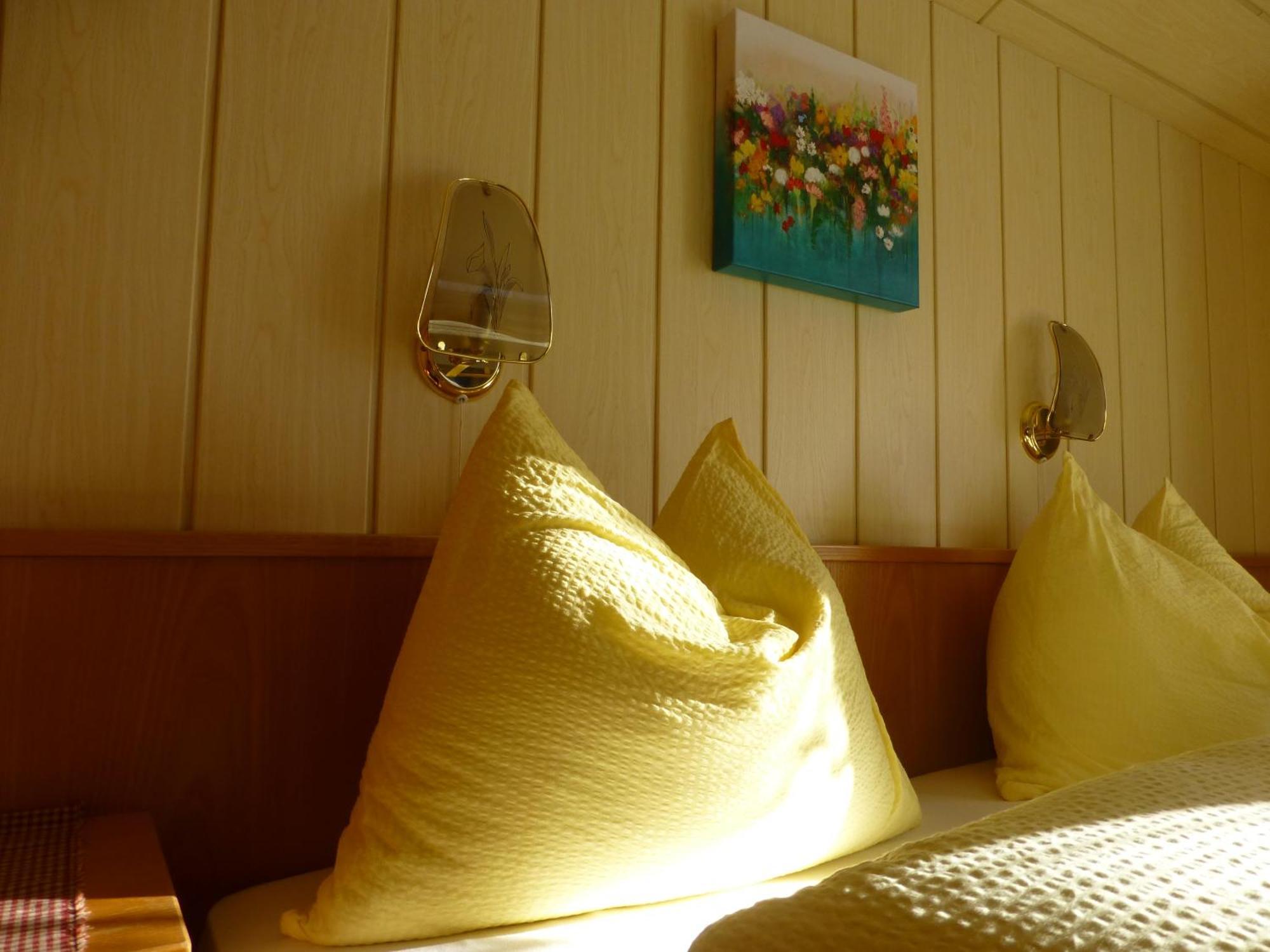 Garni Helfer Bed & Breakfast Dobbiaco Exterior photo