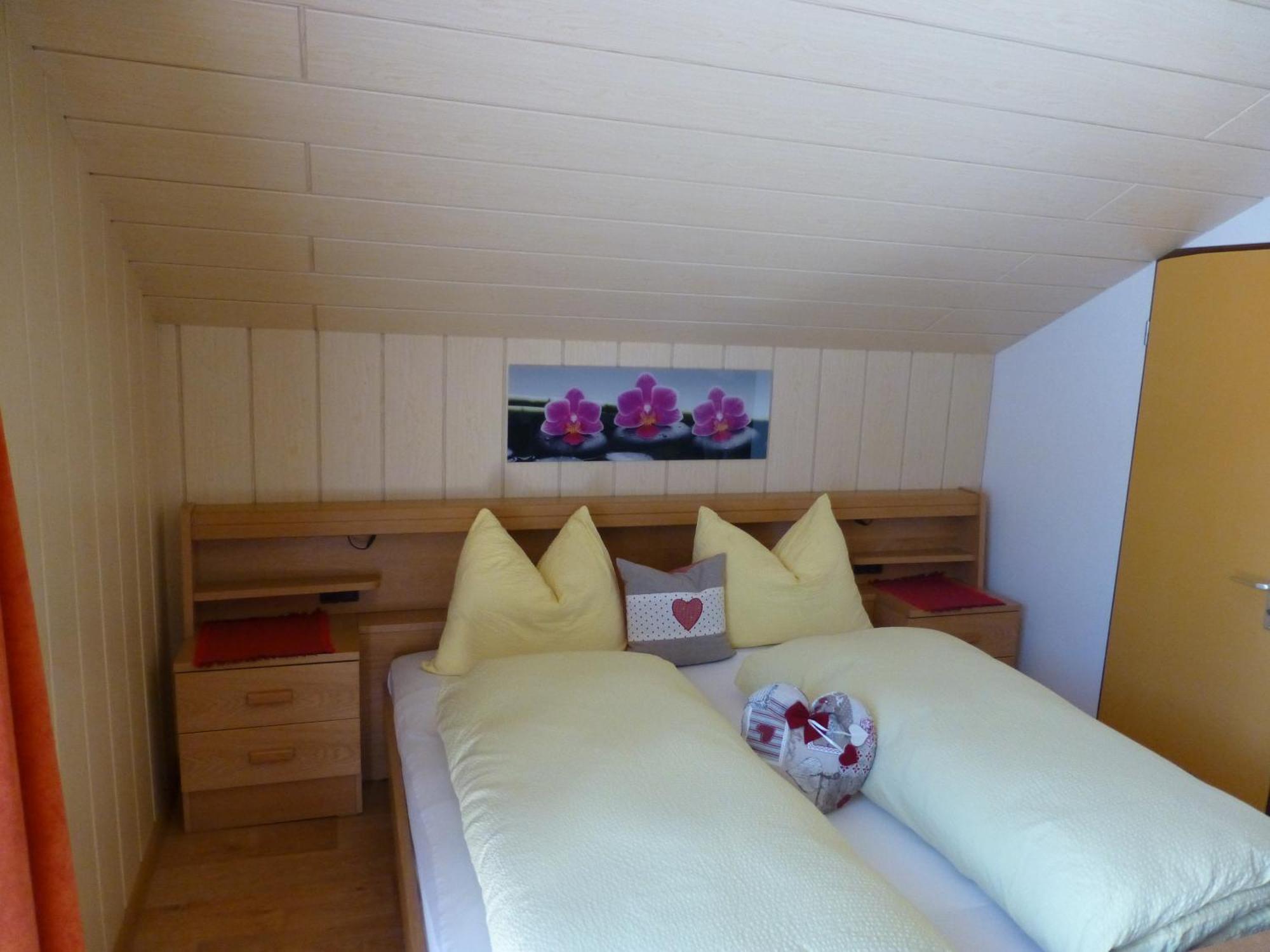 Garni Helfer Bed & Breakfast Dobbiaco Exterior photo