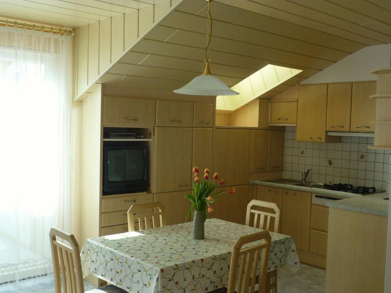 Garni Helfer Bed & Breakfast Dobbiaco Exterior photo