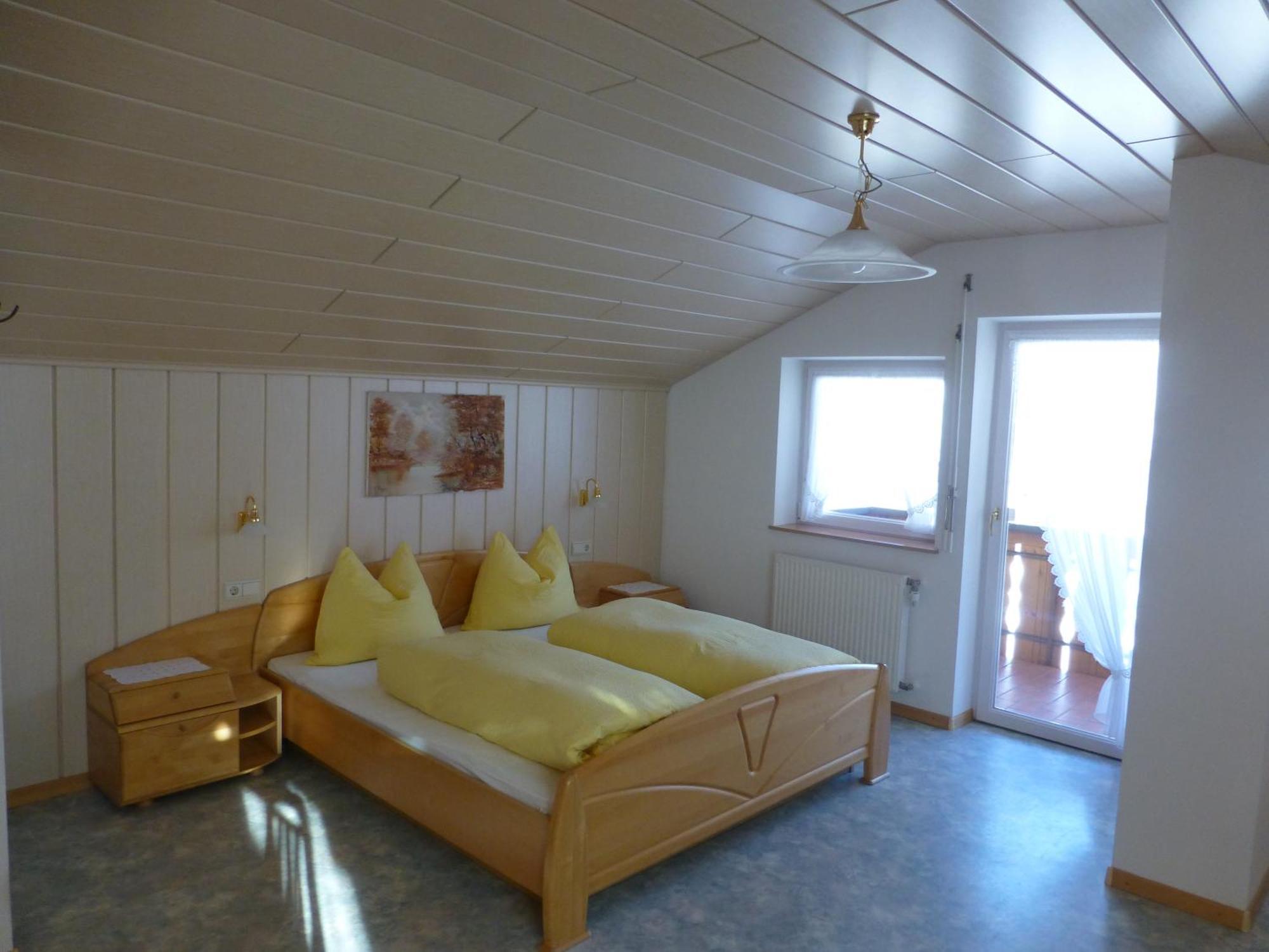 Garni Helfer Bed & Breakfast Dobbiaco Exterior photo