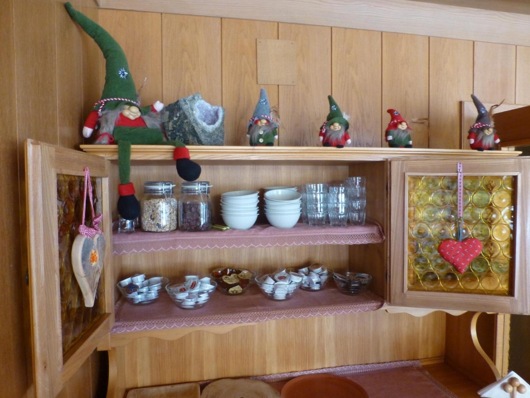Garni Helfer Bed & Breakfast Dobbiaco Exterior photo